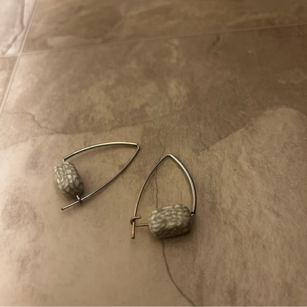 JILZARAH - Earrings - Triangle - sage and gold